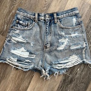 Signature 8 ultra high rise distressed denim shorts. Size M